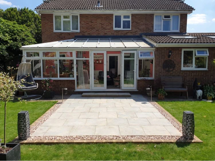 Porcelain patio and path, Buckinghamshire by Florriet Ltd